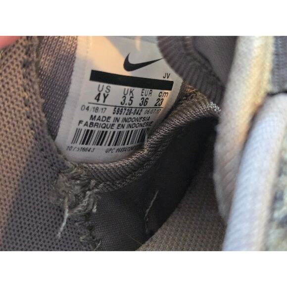 Nike Roshe One 599728-042  Dark Stucco Green Running Shoes Sz 4Y - Picture 7 of 7